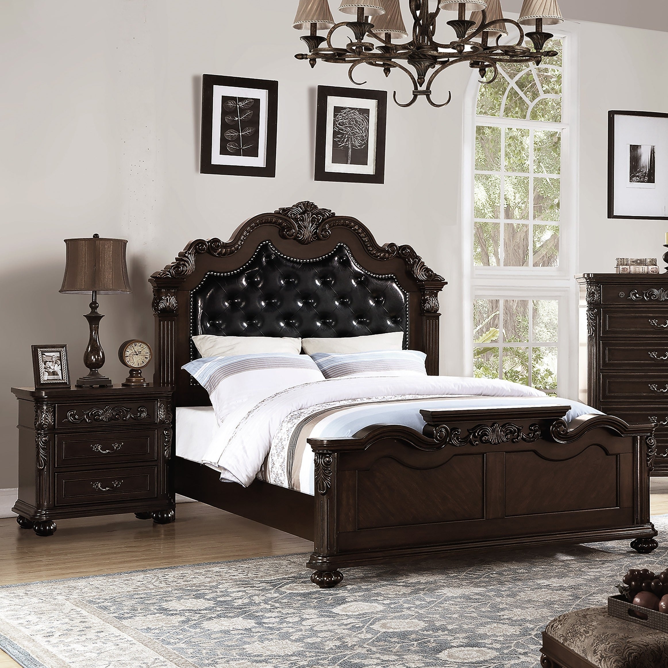 Gorgeous Traditional Queen Size Bed