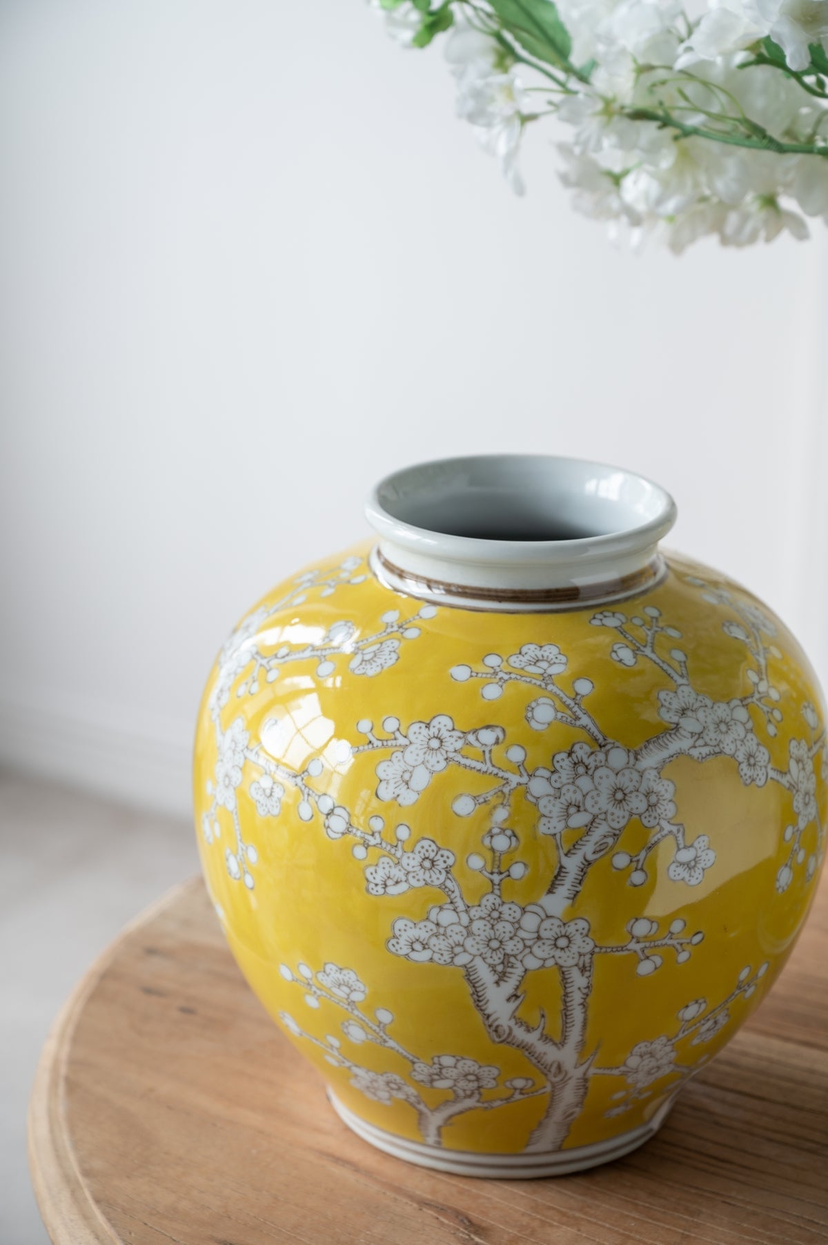 Genuine Porcelain Yellow and White Accent Vase
