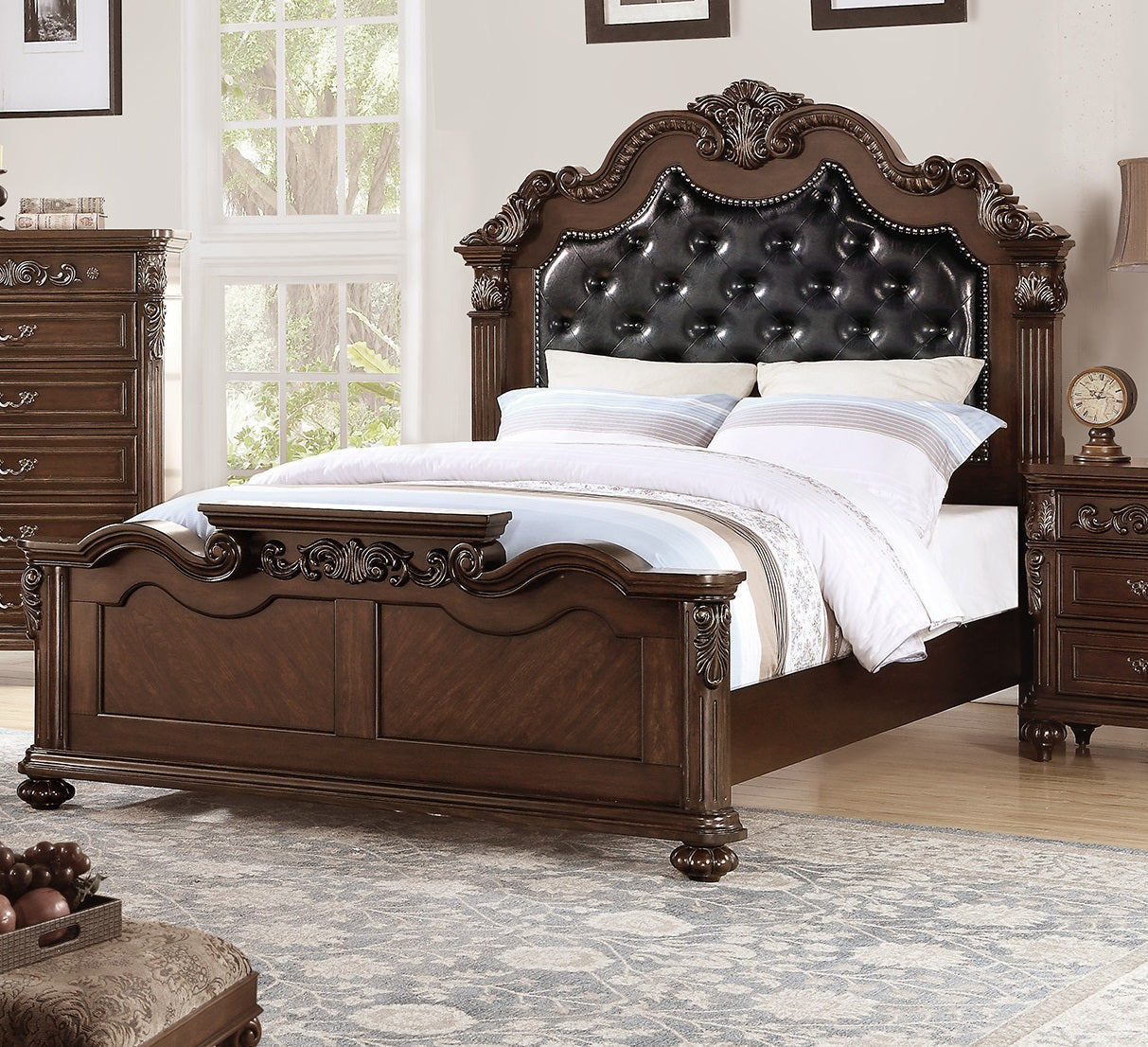 Gorgeous Traditional Queen Size Bed