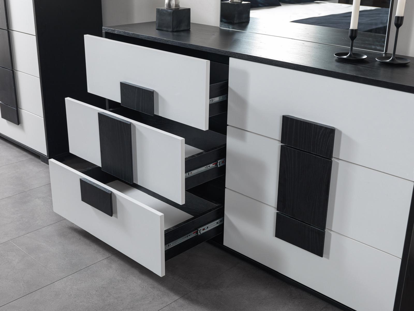 London Dresser