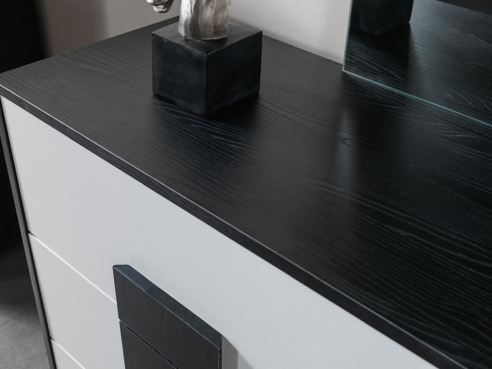 London Dresser