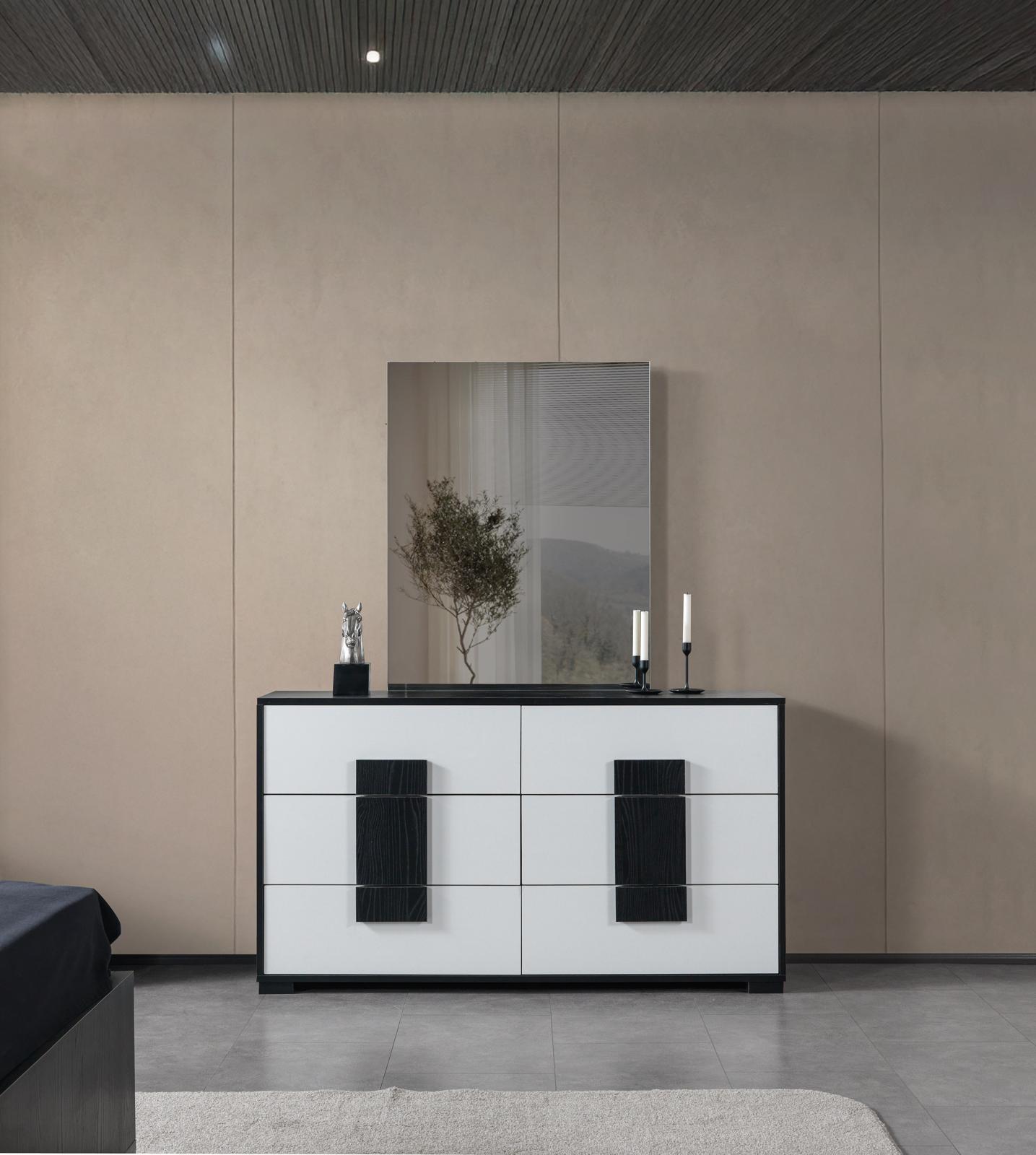 London Dresser