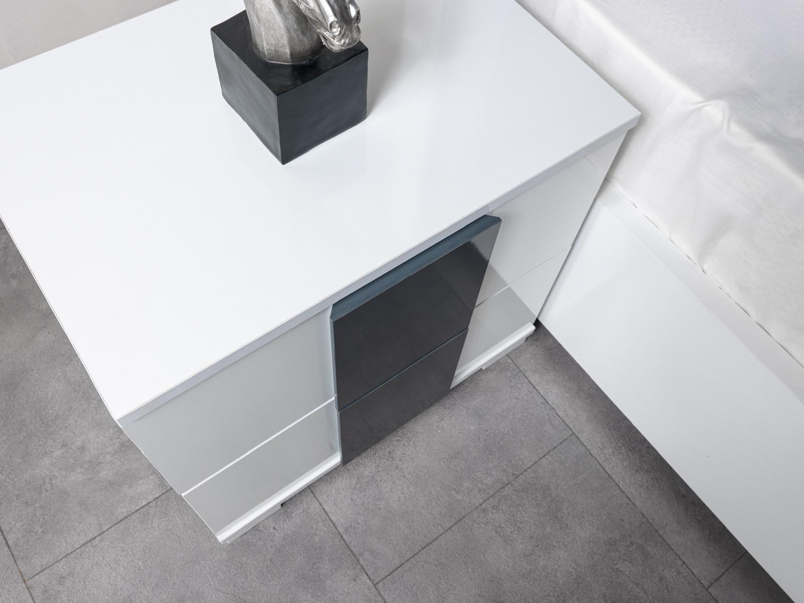 Vera Nightstand