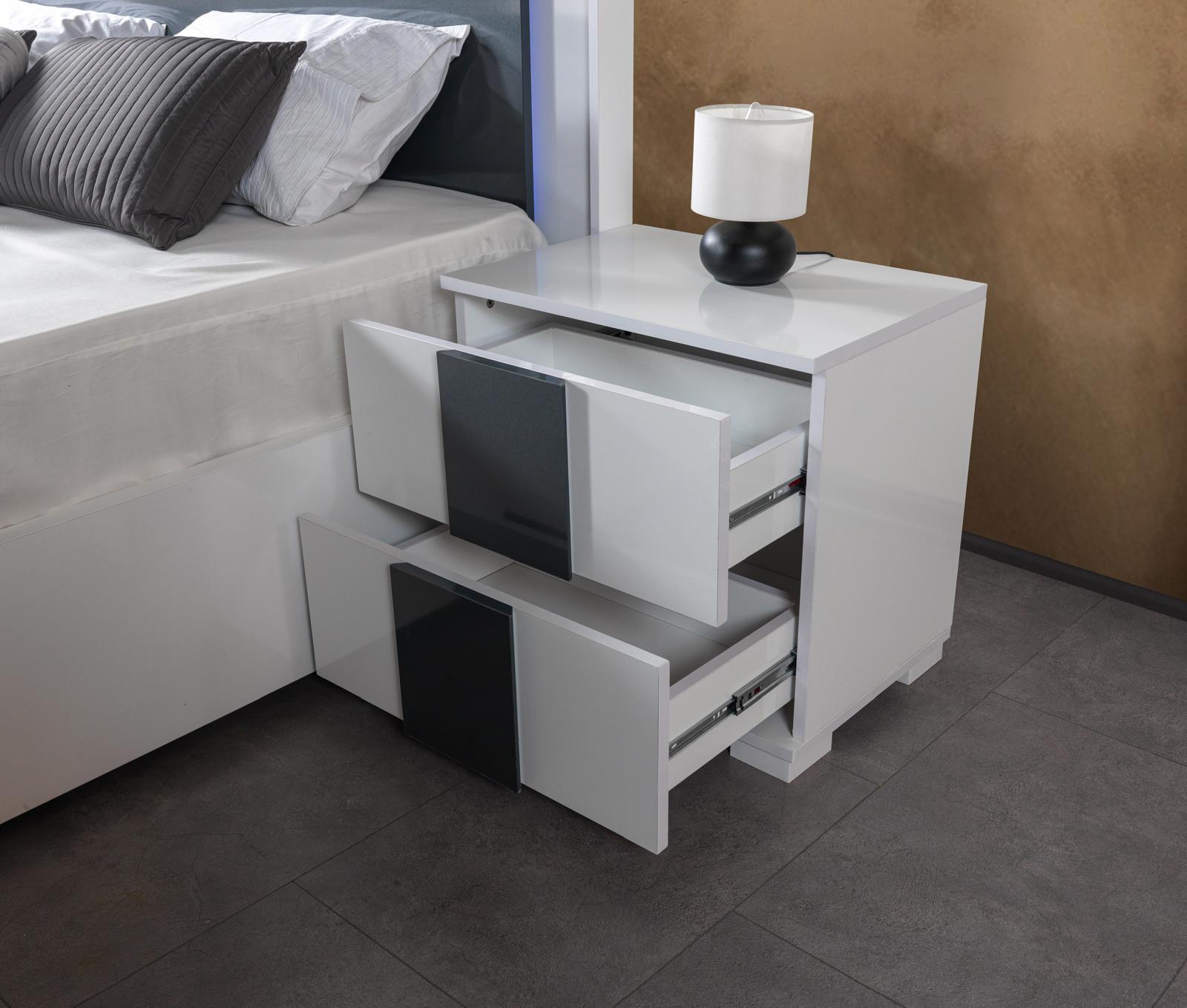 Vera Nightstand