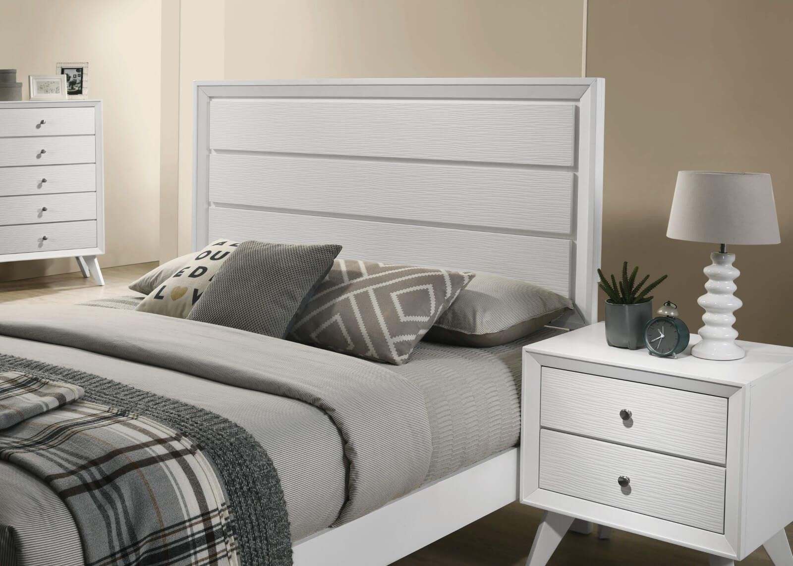 White King Size Bed 2x Nightstands