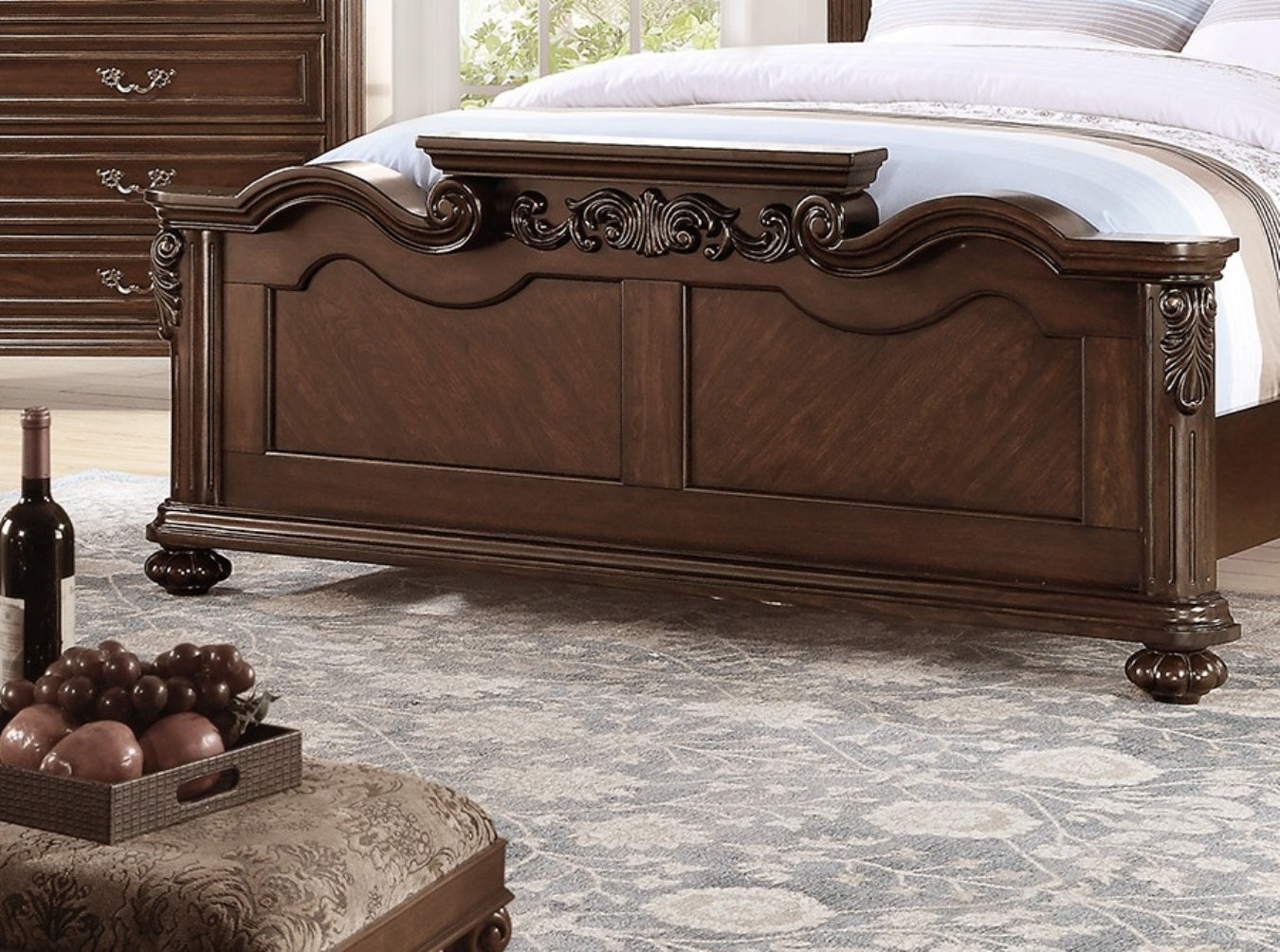 Gorgeous Traditional Queen Size Bed