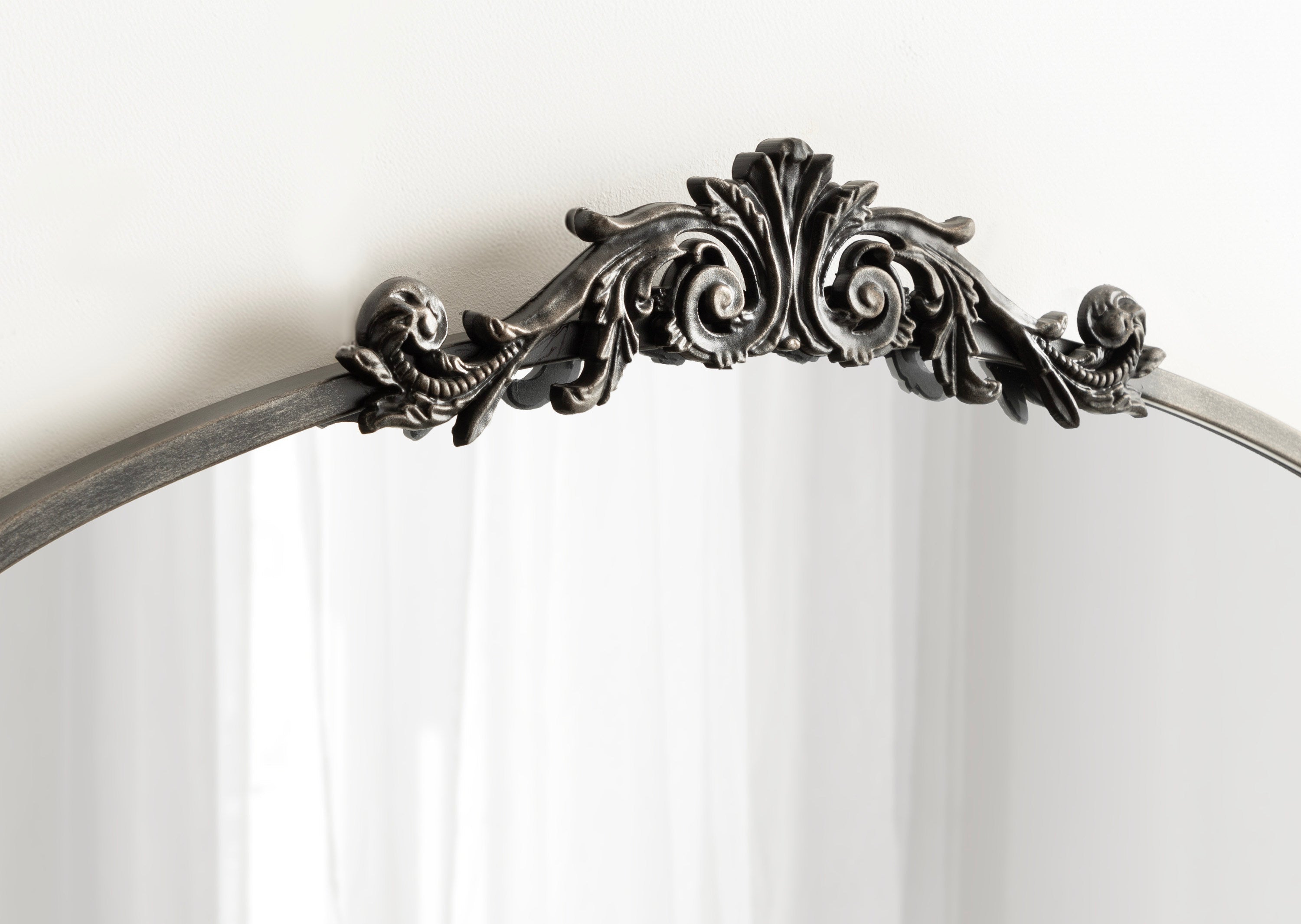 Arendahl Traditional Arch Mirror with Shelf
