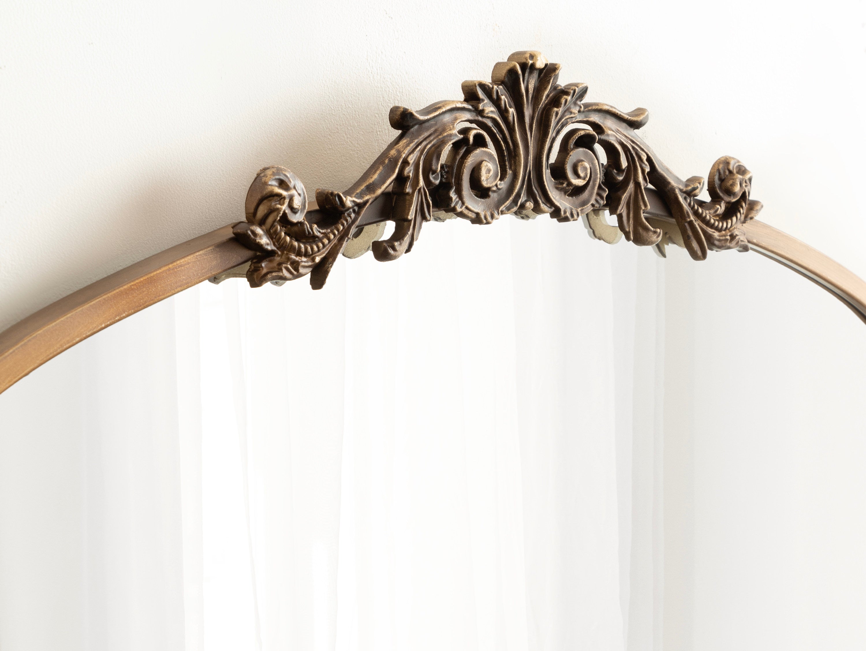 Arendahl Traditional Arch Mirror with Shelf