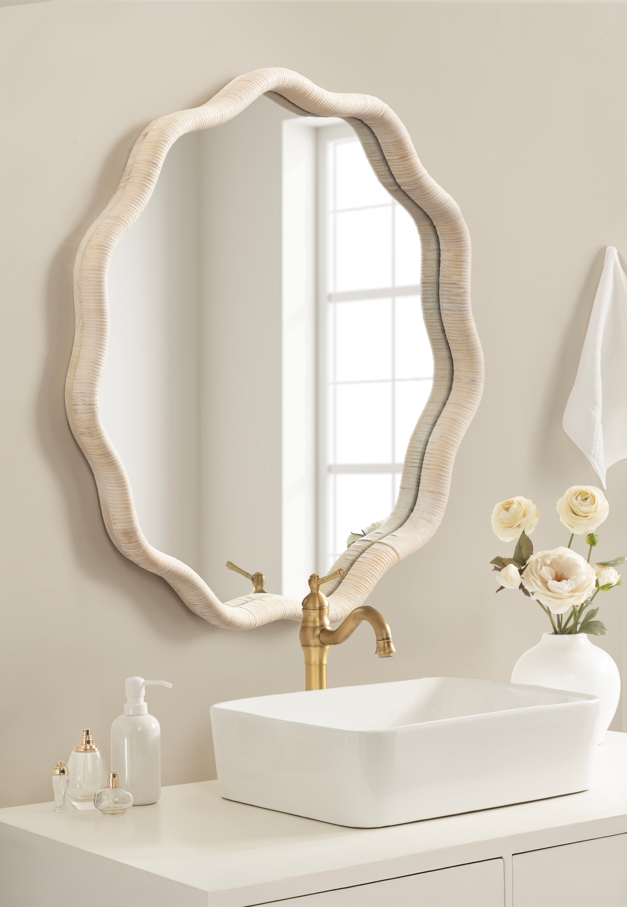 Rahfy Scallop Framed Wall Mirror
